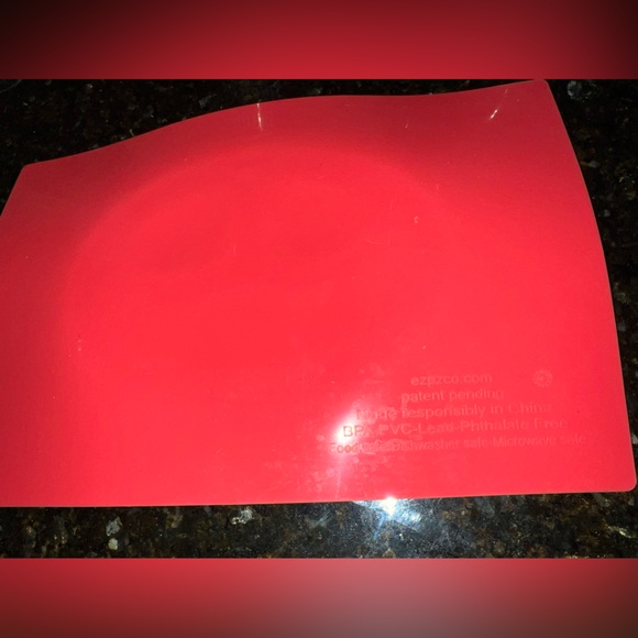 ezpz Happy Mat coral - 100% Silicone, BPA free, suction plate for baby toddler - Picture 3 of 4